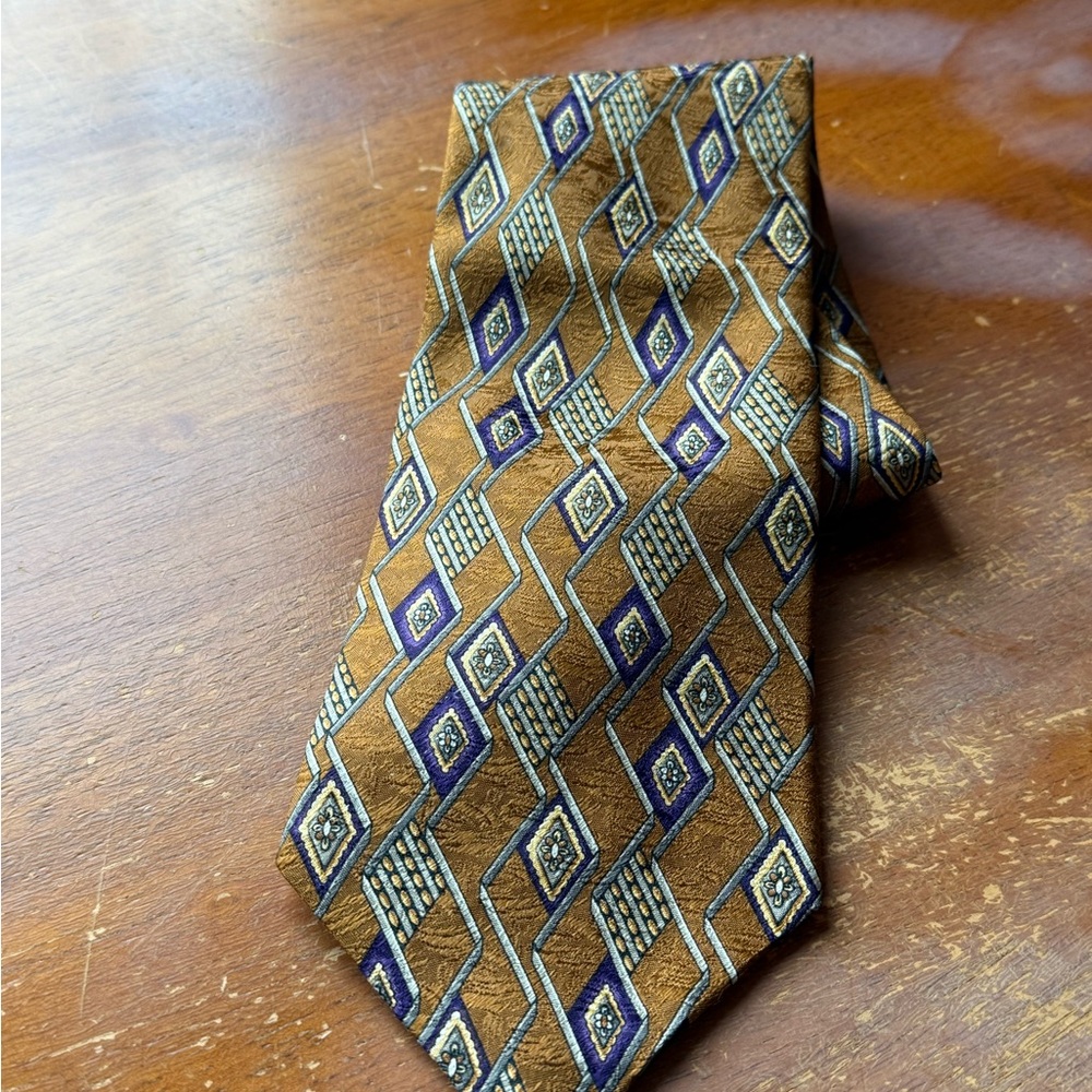 Louis Feraud Italian Designer 100% Silk Neck Tie Gold Purple Luxury